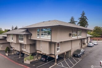 Building Photo - 952 100th Ave NE