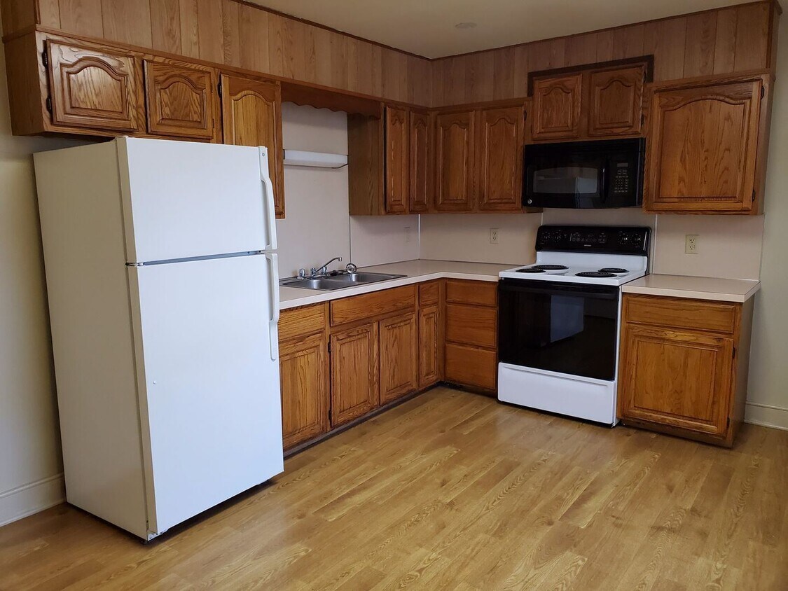 7 S Main St, Manheim, PA 17545 Apartment for Rent in Manheim, PA