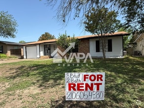 Building Photo - 1719 Farwell Dr