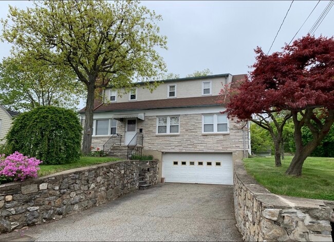 Building Photo - 26 Beechwood Ave