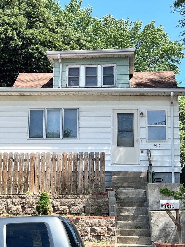 Foto del edificio - Newly Updated 3-bed 1.5-bath House in South Omaha, close to 13th St and downtown