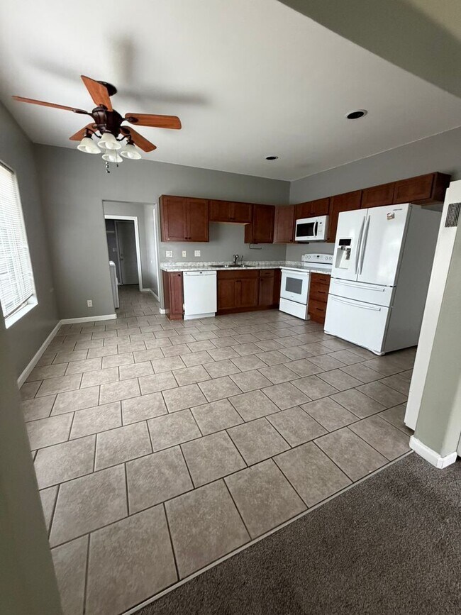 Foto del edificio - 3 Bedroom, 2 Bathroom Home - Located near Sky Lakes and Oregon Tech!