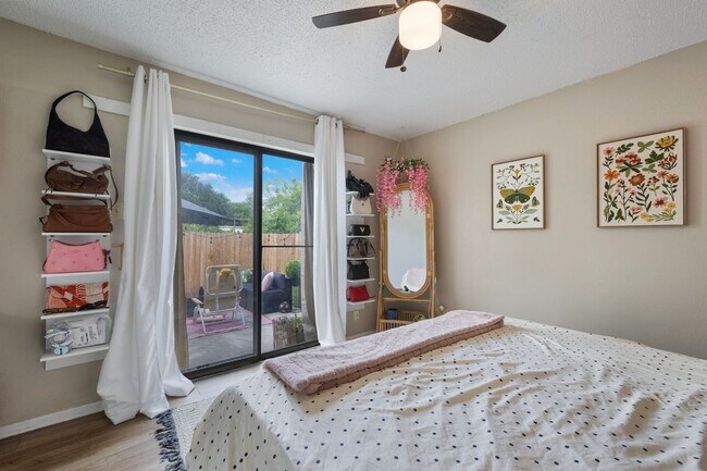 Building Photo - 8317 Forest Ridge Dr