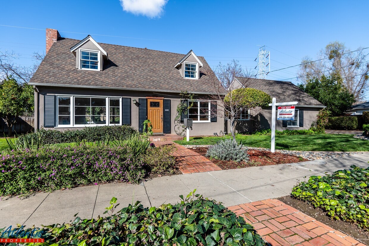 Foto principal - 823 Riverside Dr