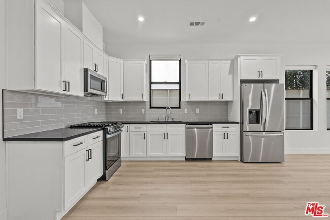 Building Photo - 521-519 N Martel Ave