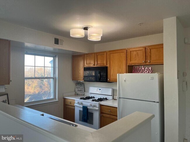 Building Photo - 14000 Farnsworth Ln