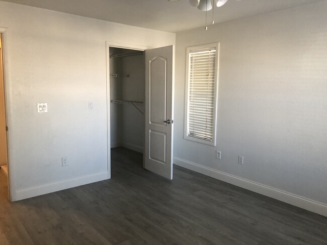 Building Photo - 5055 W Hacienda Ave