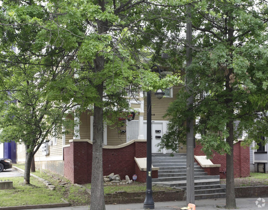 Building Photo - 319 NE Auburn Ave