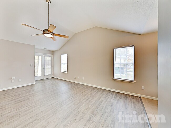 Foto del edificio - 8600 Warwick Crest Ln