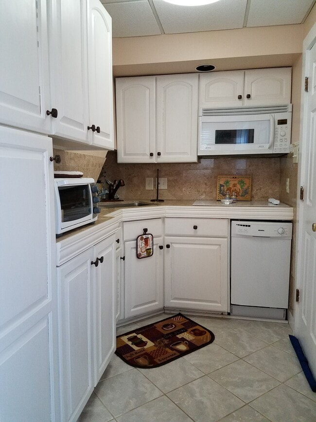 Building Photo - 425 N Kenyon Ave