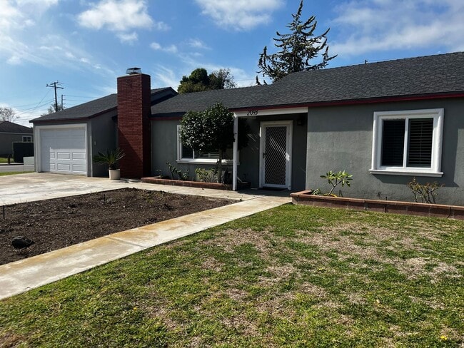 Photo - Costa Mesa Living House