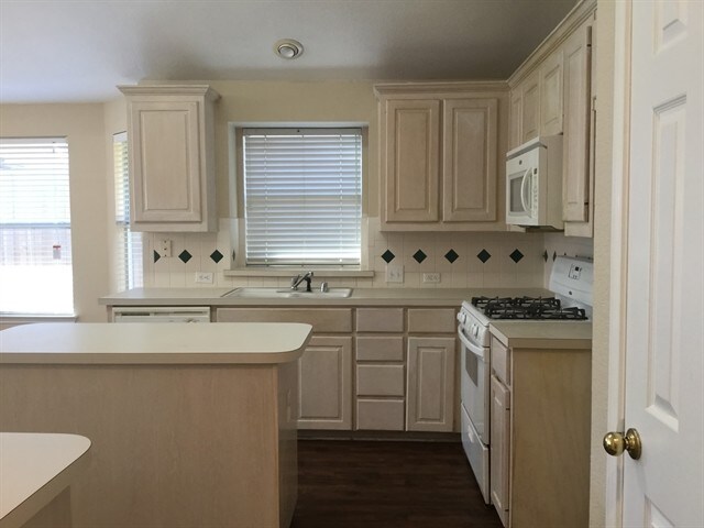 Foto del edificio - 1160 Valley Oaks Dr