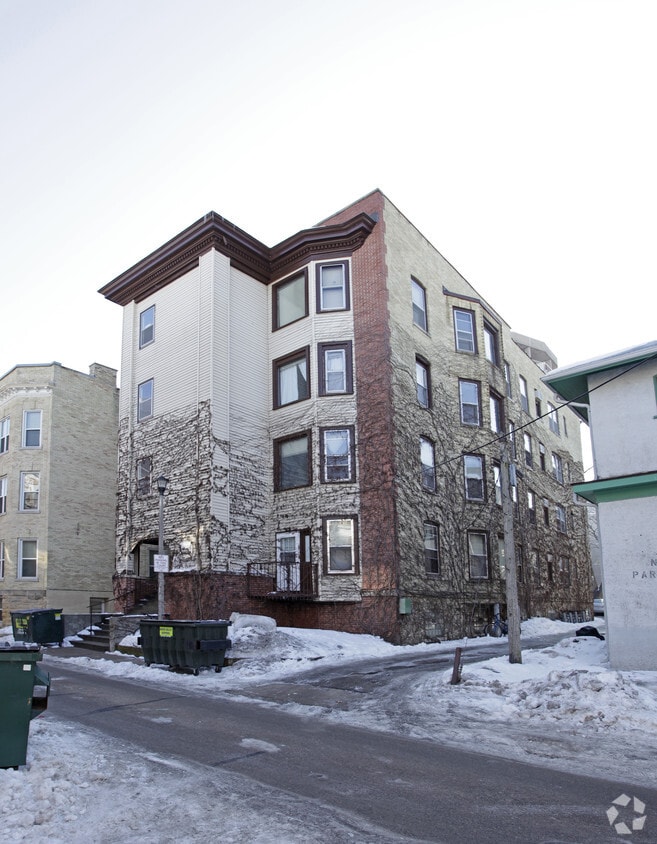 Primary Photo - 627-629 Mendota Ct