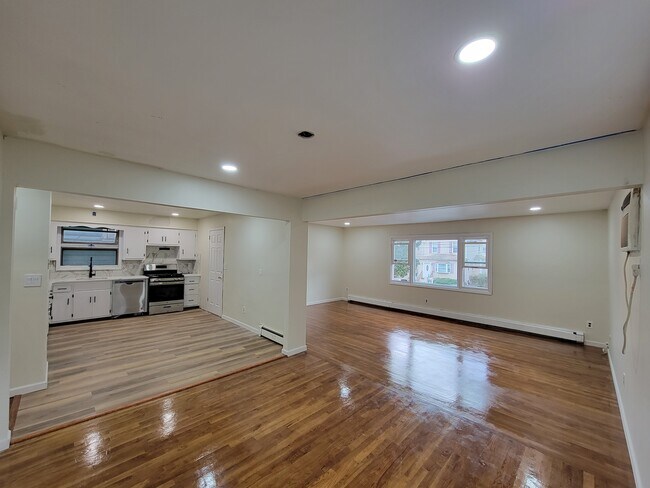 Building Photo - 648 Gregory Ave