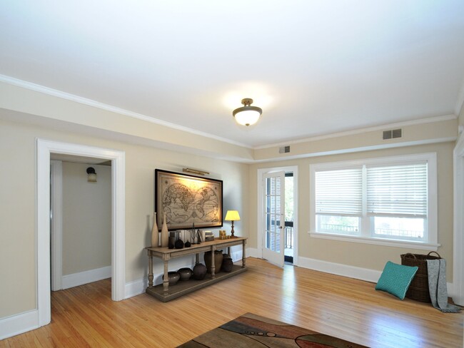 Living Room with Hardwood-Style Flooring - Lindsay 414