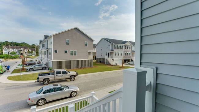 Building Photo - 3 Bedroom 2.5 Bath Townhouse In Marsh View...