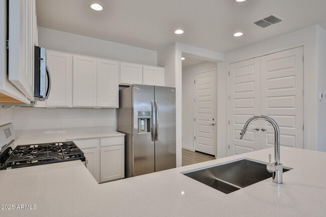 Building Photo - 17368 W Smoketree Dr