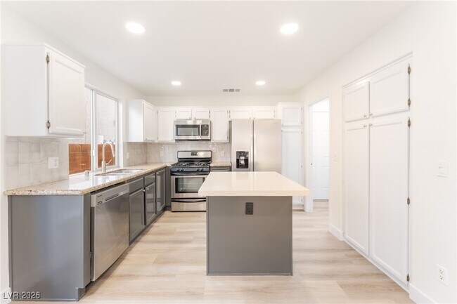 Building Photo - 1813 Navajo Lake Way