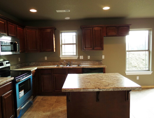 Photo - 3 Bedroom 2 bath in Prairie Grove! House