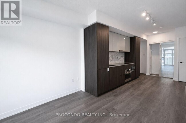 Photo du bâtiment - 8 Interchange Wy