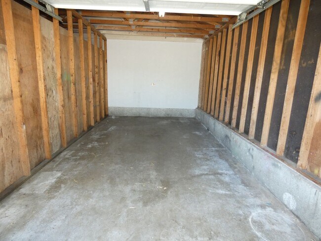 Foto del edificio - APPLICATION PENDING**Beautiful Duplex**