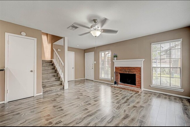 Foto del edificio - 2211 S Kirkwood Rd