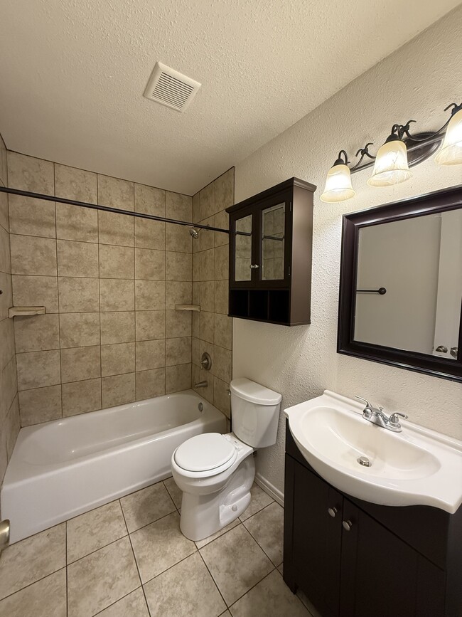 Foto del edificio - 7665 Dahlen St