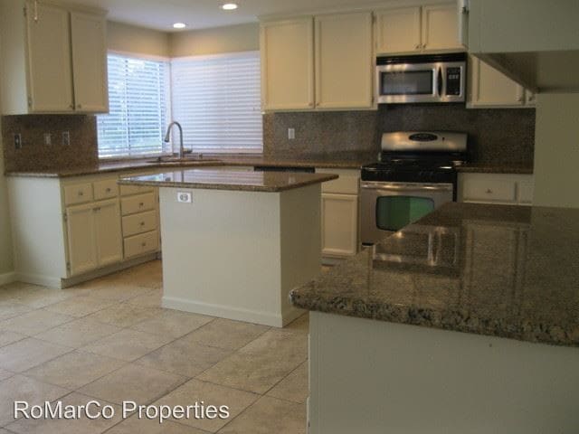 Building Photo - 4 br, 2.5 bath House - 25 Schilling Ct