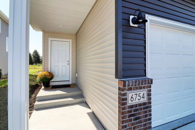 Foto del edificio - 3 Bed 2 Bath Single Family Home