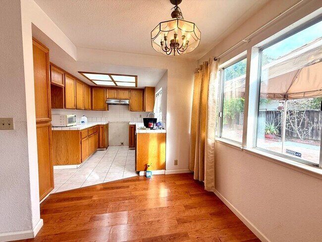 Building Photo - Beautiful Home With Large Yard & 2 Car Garage