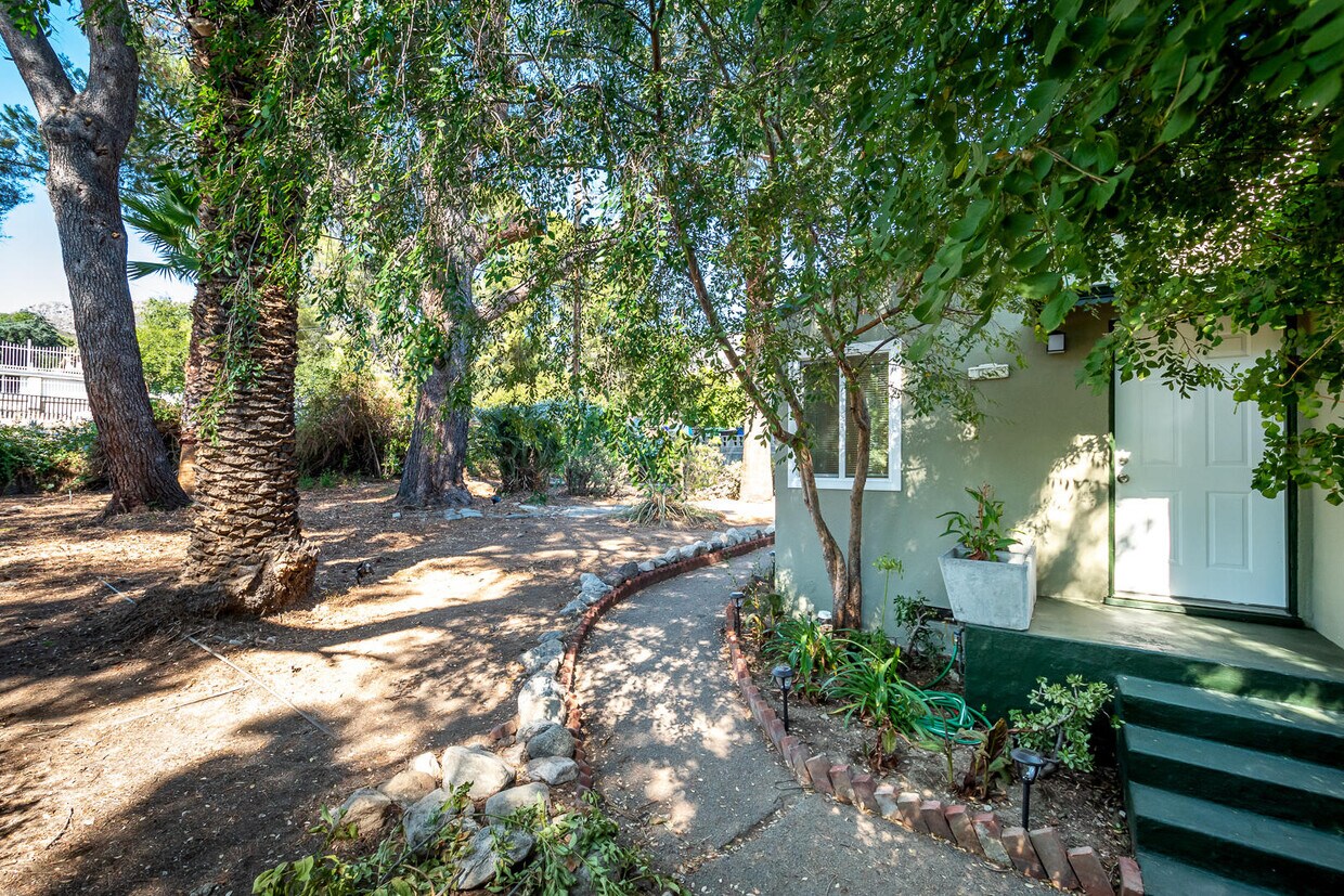 Primary Photo - 10152 Haines Canyon Ave