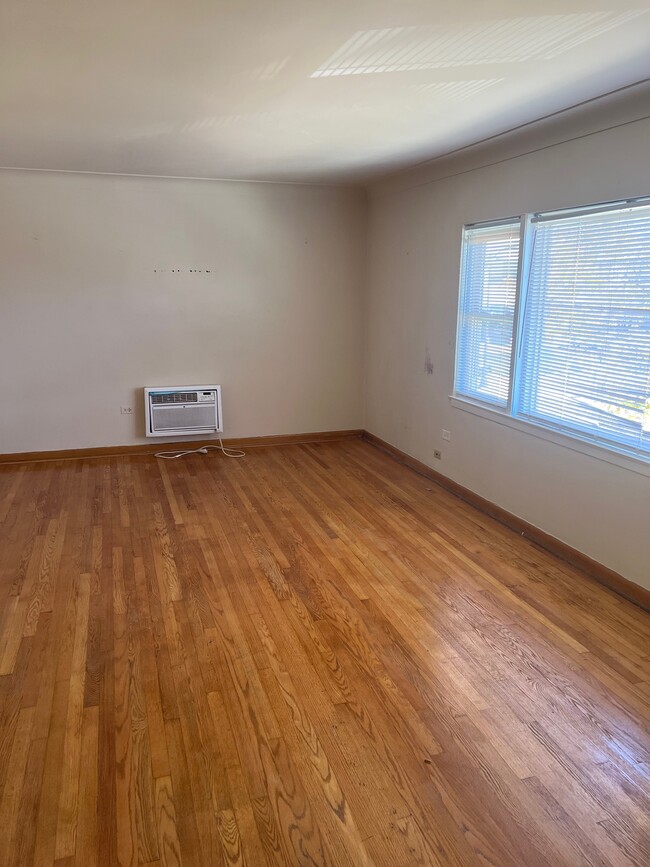 Foto del edificio - 7245 W Lawrence Ave