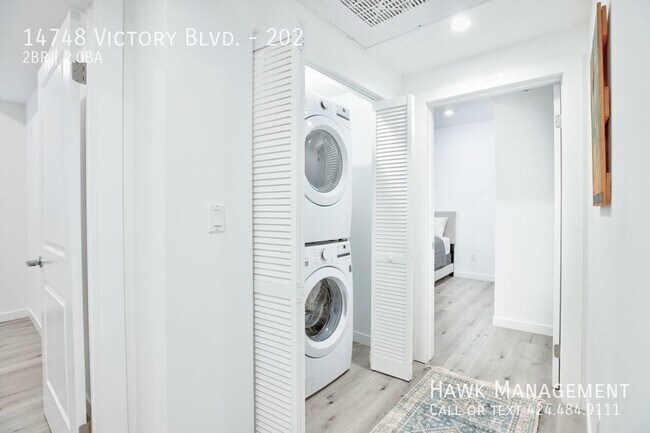 Building Photo - 2 Bedroom 2 Bath Unit With a Spacious Mode...