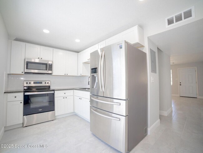 Foto del edificio - 230 W Towne Pl