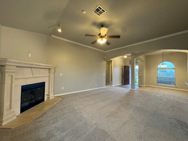 Foto del edificio - Charming 3 + Bedroom Home in The Grove + D...