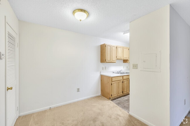 2BR, 2BA - 960SF - Dining Room - Berkshire Apartments