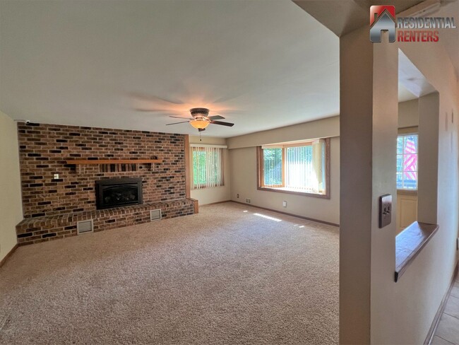 Foto del edificio - 3736 E Oakwood Rd
