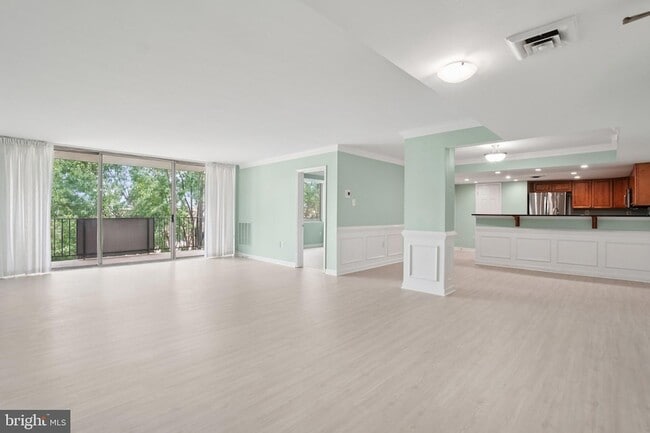 Building Photo - 1515 S Arlington Ridge Rd