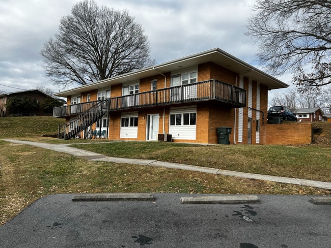 Building Photo - 147 Mountain View Dr SW
