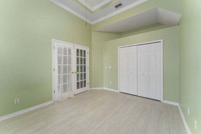 Building Photo - Spacious 5/4 Pool Home Pool with Beautiful...