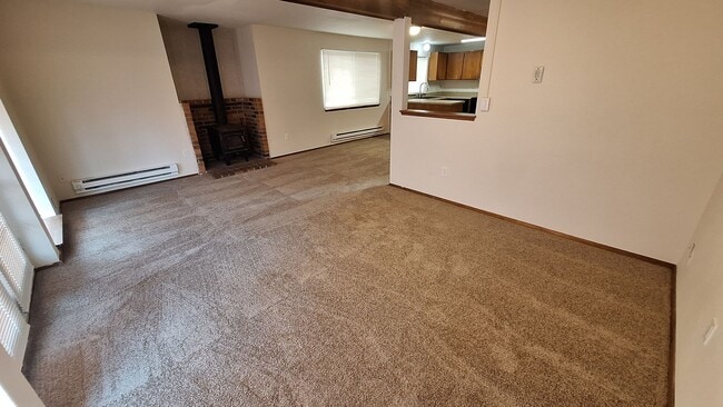 Foto del edificio - Move in ready 3 bed 2 bath home with 1 car...