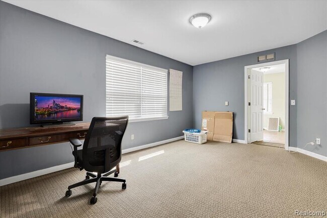 Building Photo - 1048 Lakepointe St