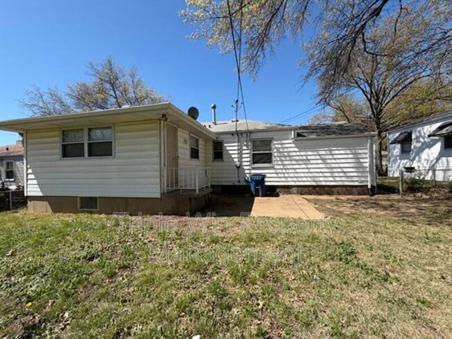 Building Photo - 10168 Cabot Dr
