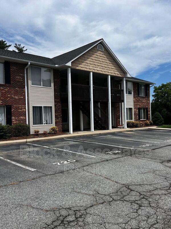 Building Photo - 718 Westbrook Ct