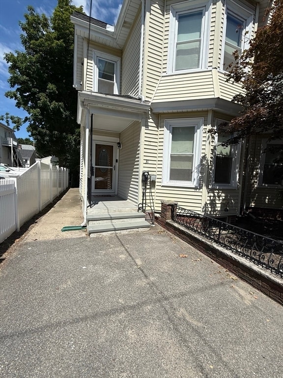 Building Photo - 31 Ladd St