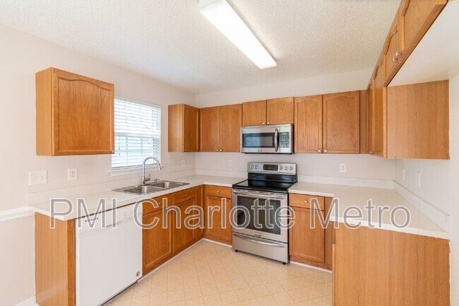 Building Photo - 2121 Genesis Dr