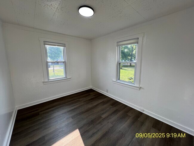Building Photo - 2117 N Janney Ave