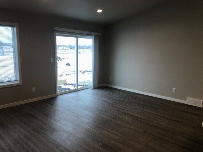 Foto del edificio - 4 Bed 3 Bath