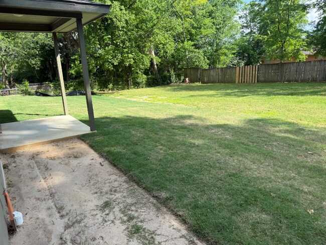Foto del edificio - 1002 Glencrest Ln