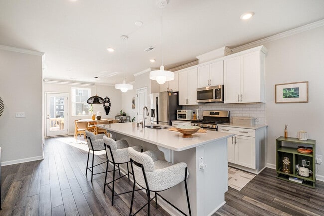 Foto del edificio - Room in Townhome on Truxton Ln